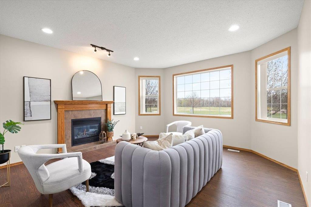 255 Bridgeland Drive N