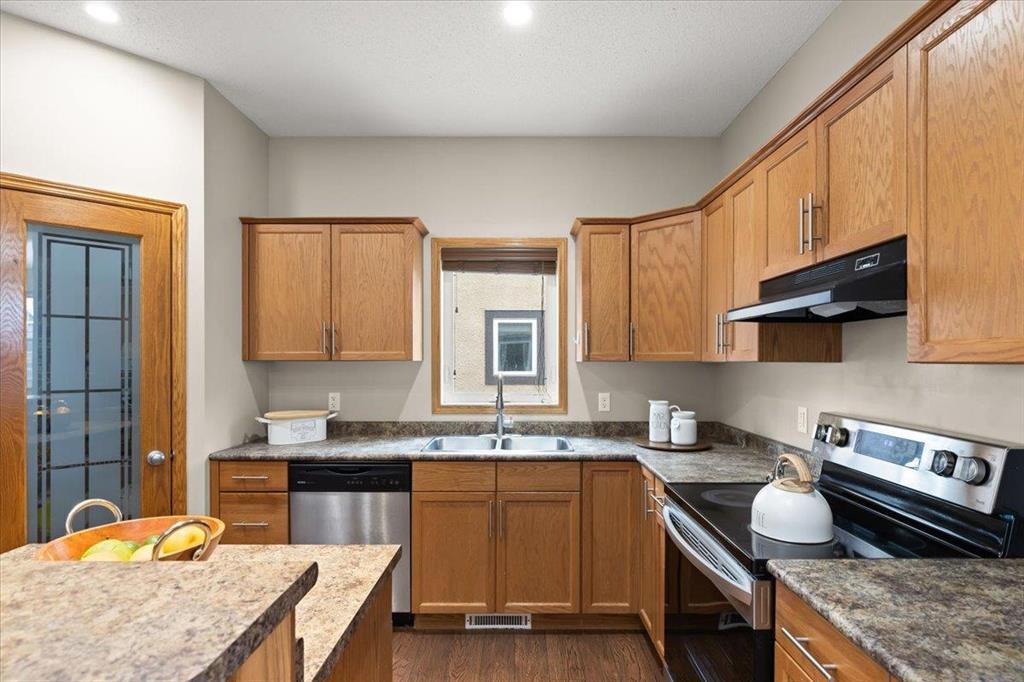 255 Bridgeland Drive N