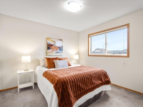 255 Bridgeland Drive N