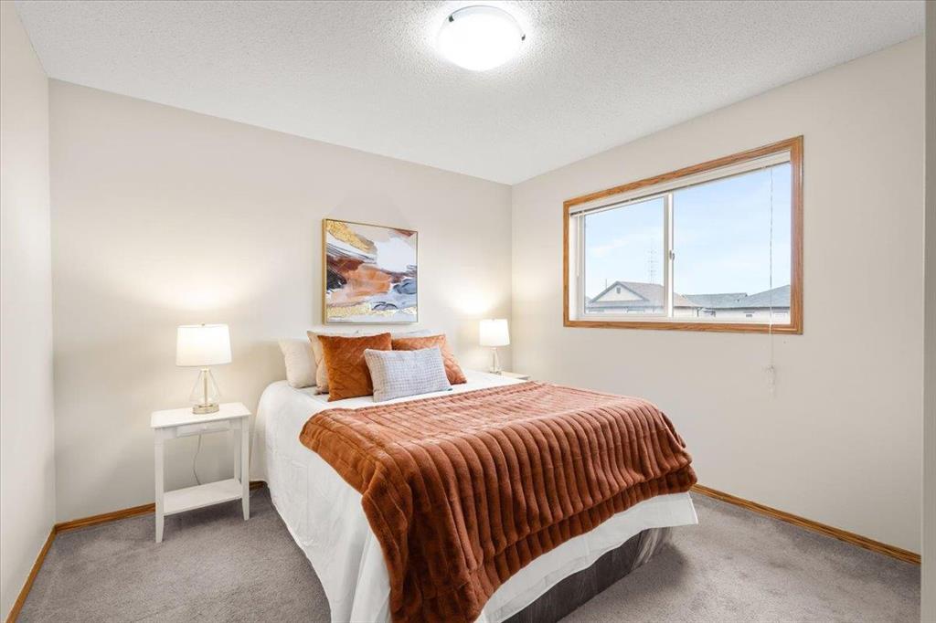 255 Bridgeland Drive N
