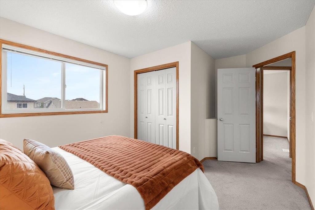 255 Bridgeland Drive N
