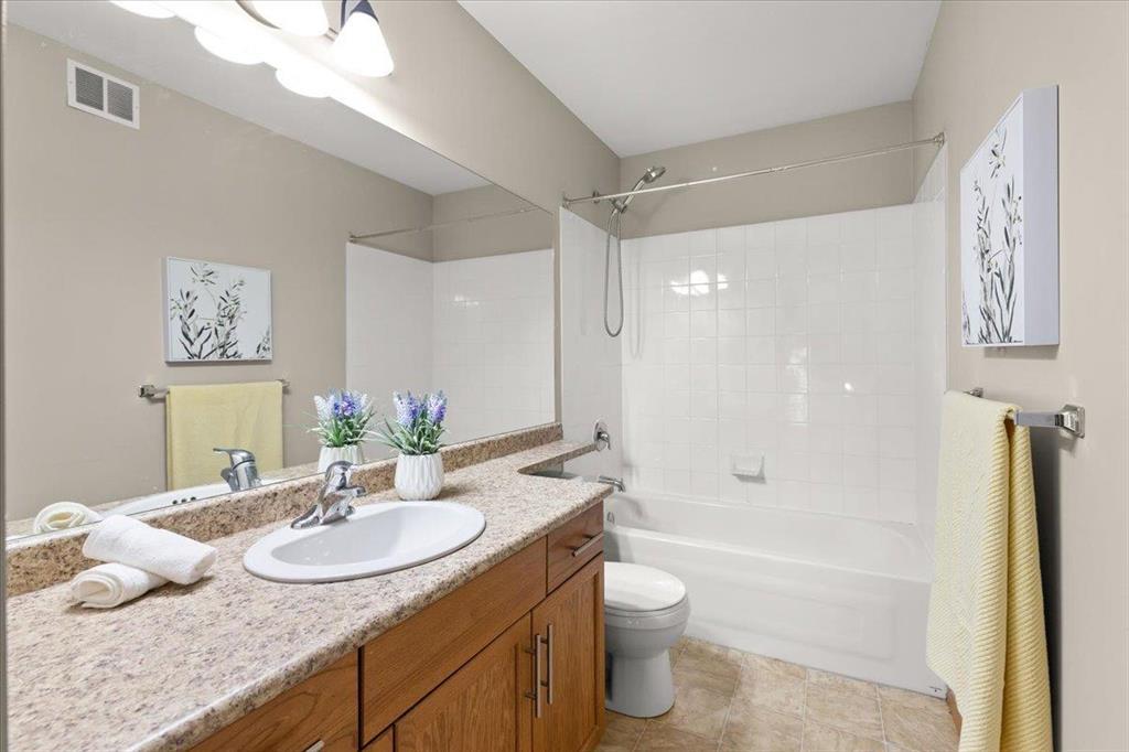 255 Bridgeland Drive N