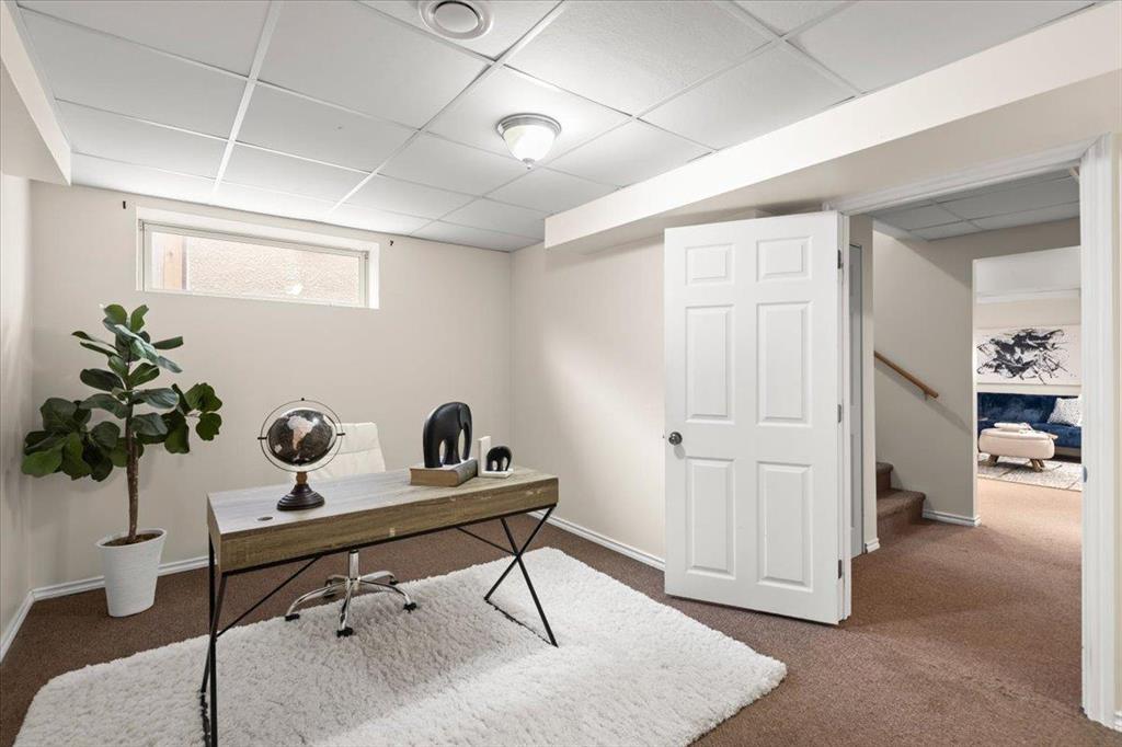 255 Bridgeland Drive N