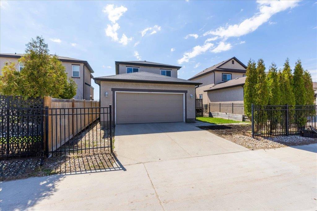 255 Bridgeland Drive N