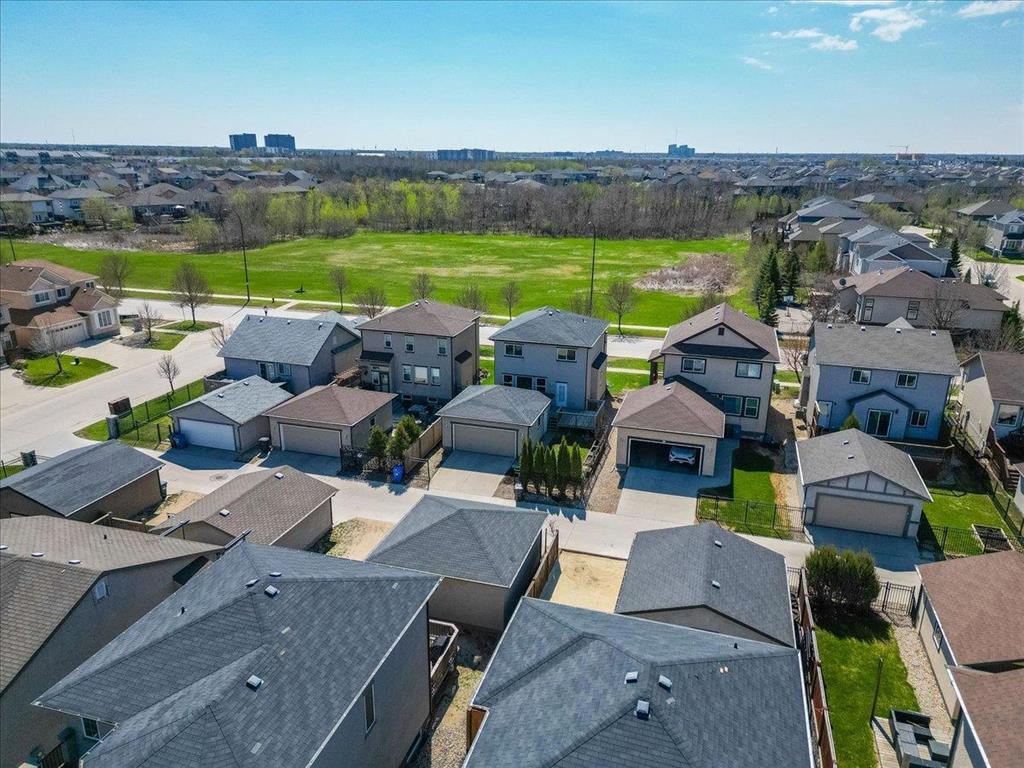 255 Bridgeland Drive N
