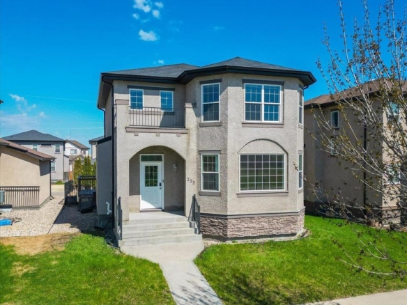 255 Bridgeland Drive N