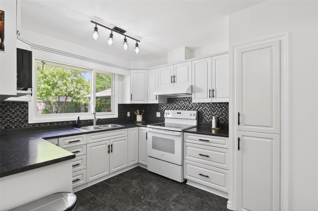 7 Thackeray Avenue