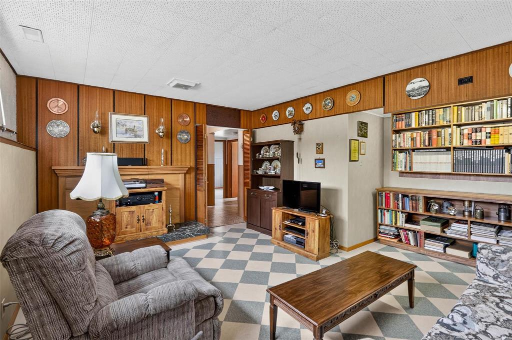 30 Vincent Massey Boulevard