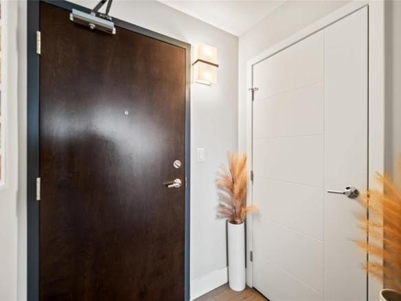1705 390 Assiniboine Avenue
