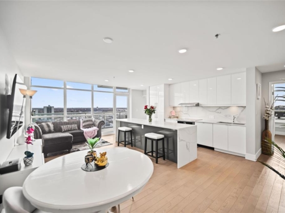 1705 390 Assiniboine Avenue