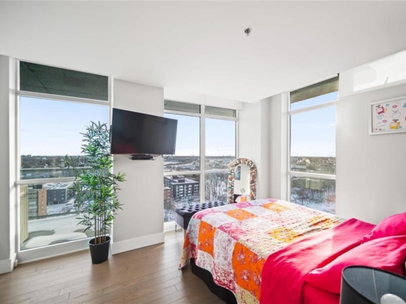 1705 390 Assiniboine Avenue