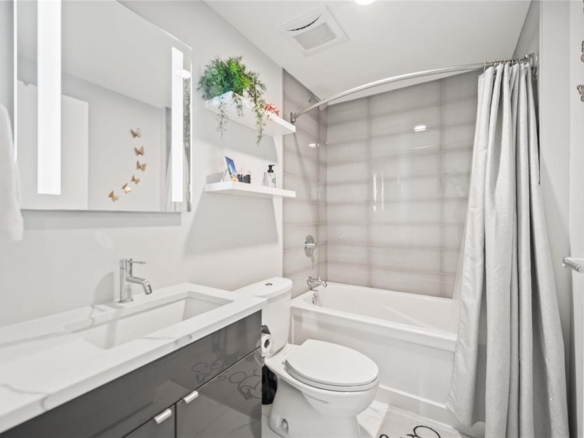 1705 390 Assiniboine Avenue