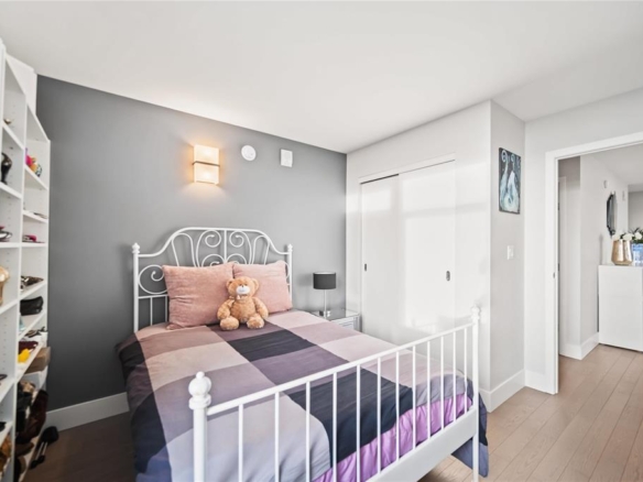1705 390 Assiniboine Avenue