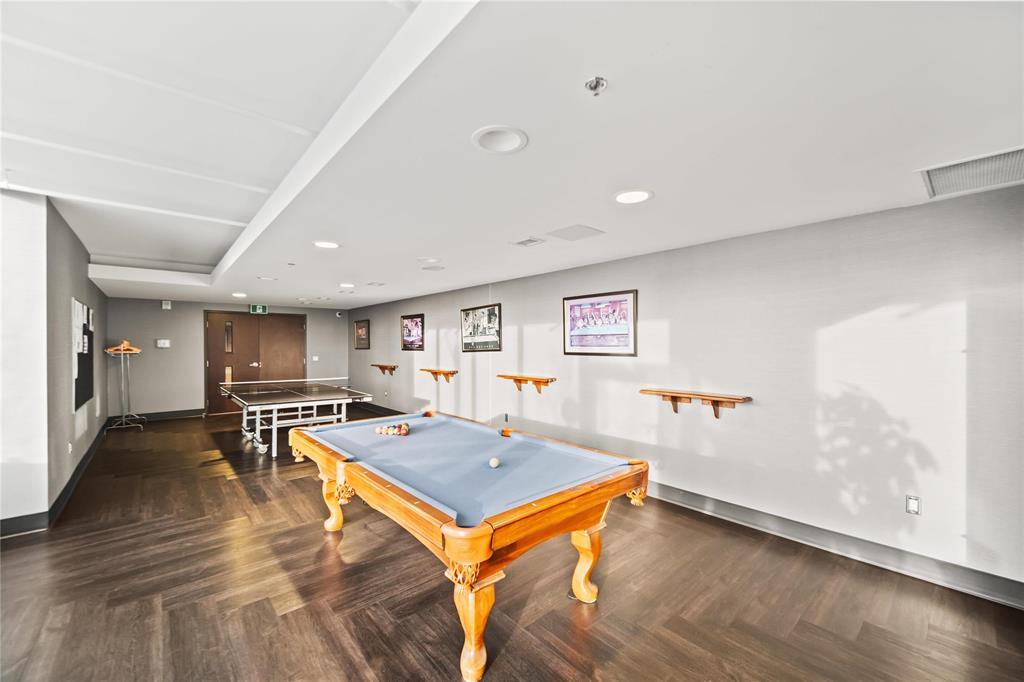 1705 390 Assiniboine Avenue