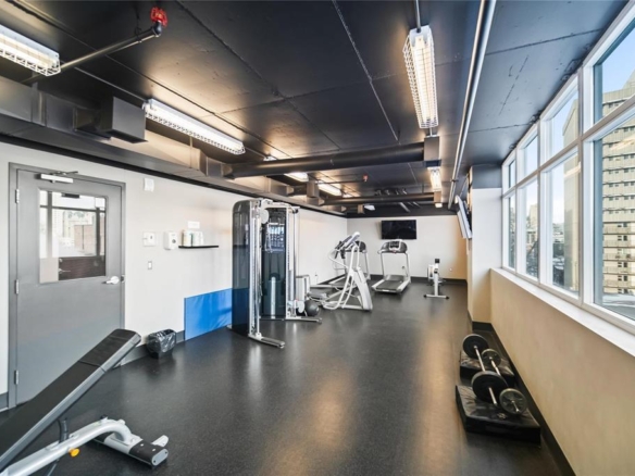 1705 390 Assiniboine Avenue