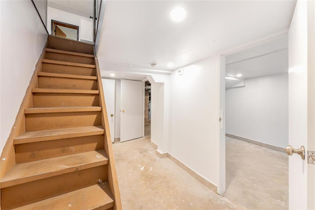494 Langside Street