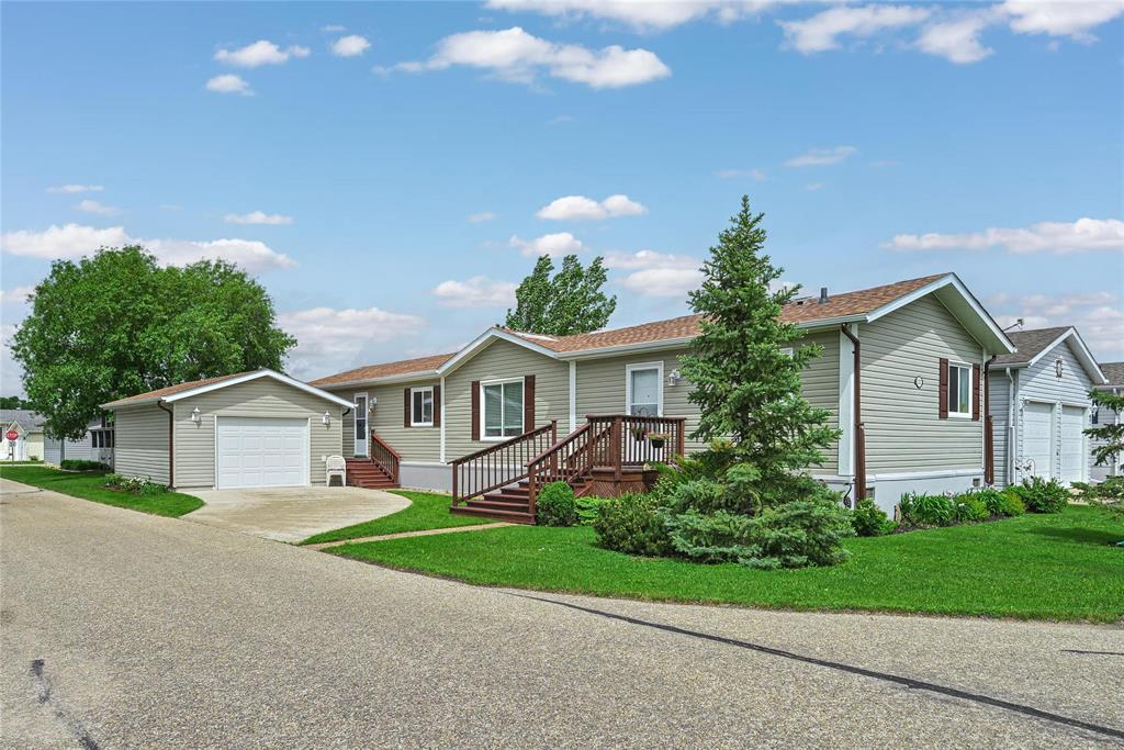 22 COUNTRY CLUB Drive