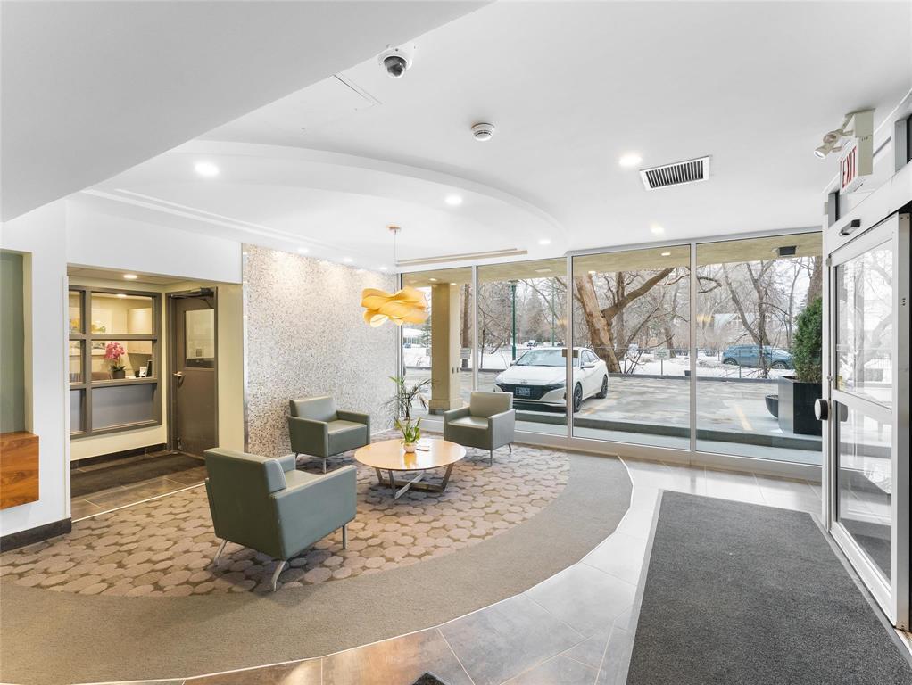 1G 300 Roslyn Road