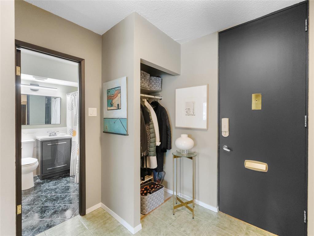 1G 300 Roslyn Road
