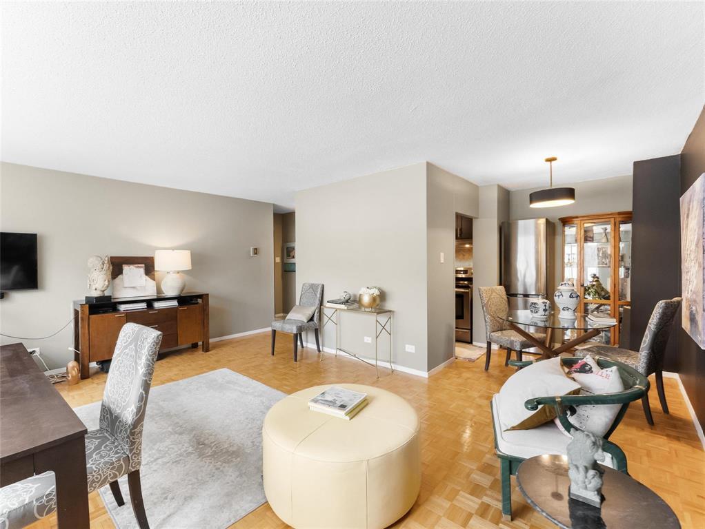 1G 300 Roslyn Road