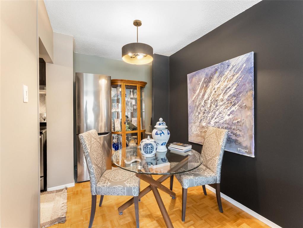 1G 300 Roslyn Road