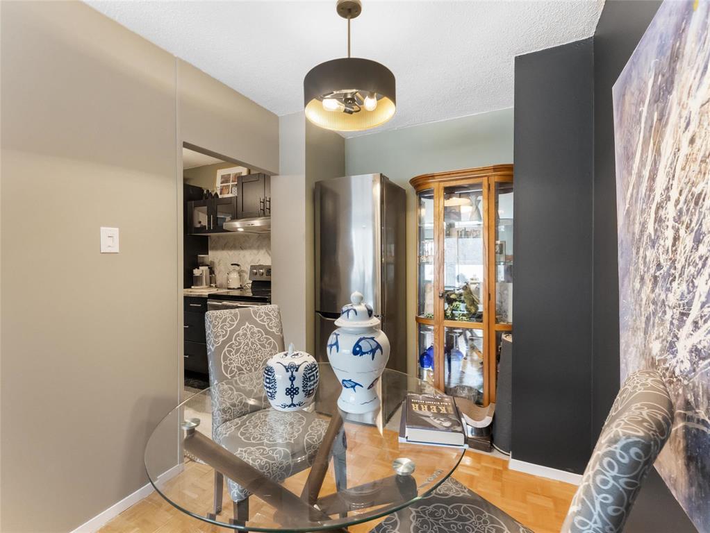 1G 300 Roslyn Road