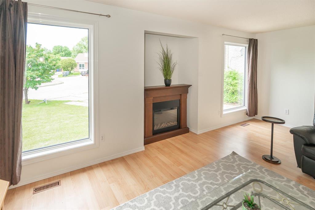 42 Chaldecott Cove