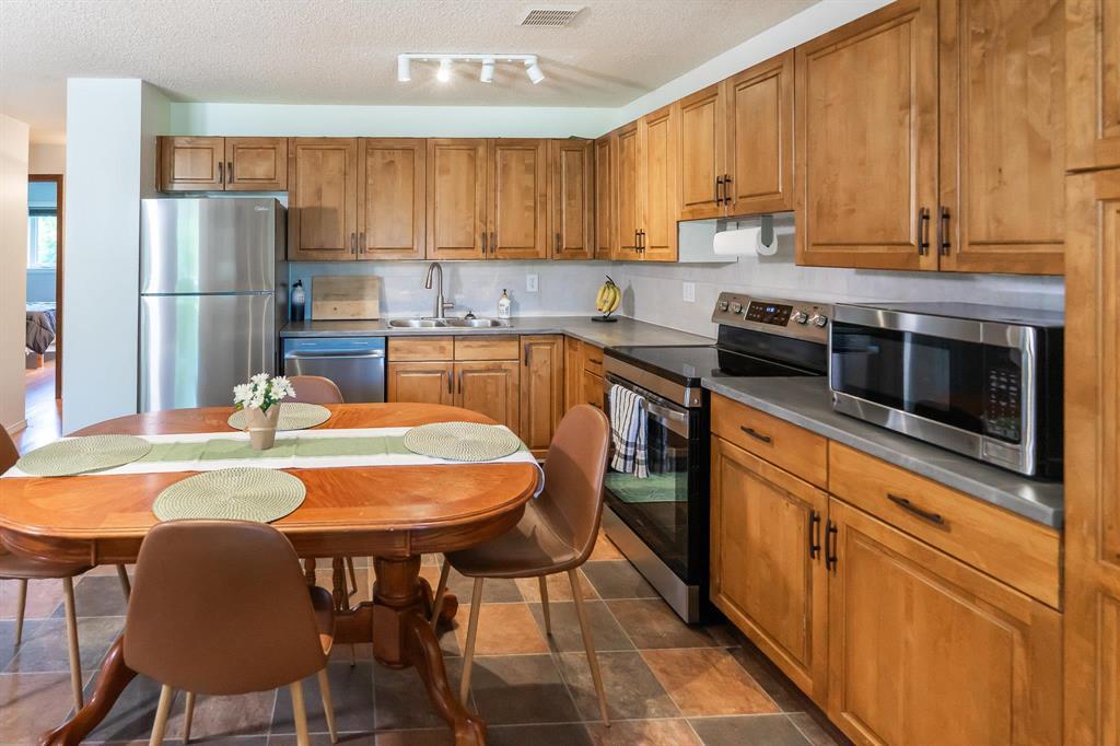 42 Chaldecott Cove